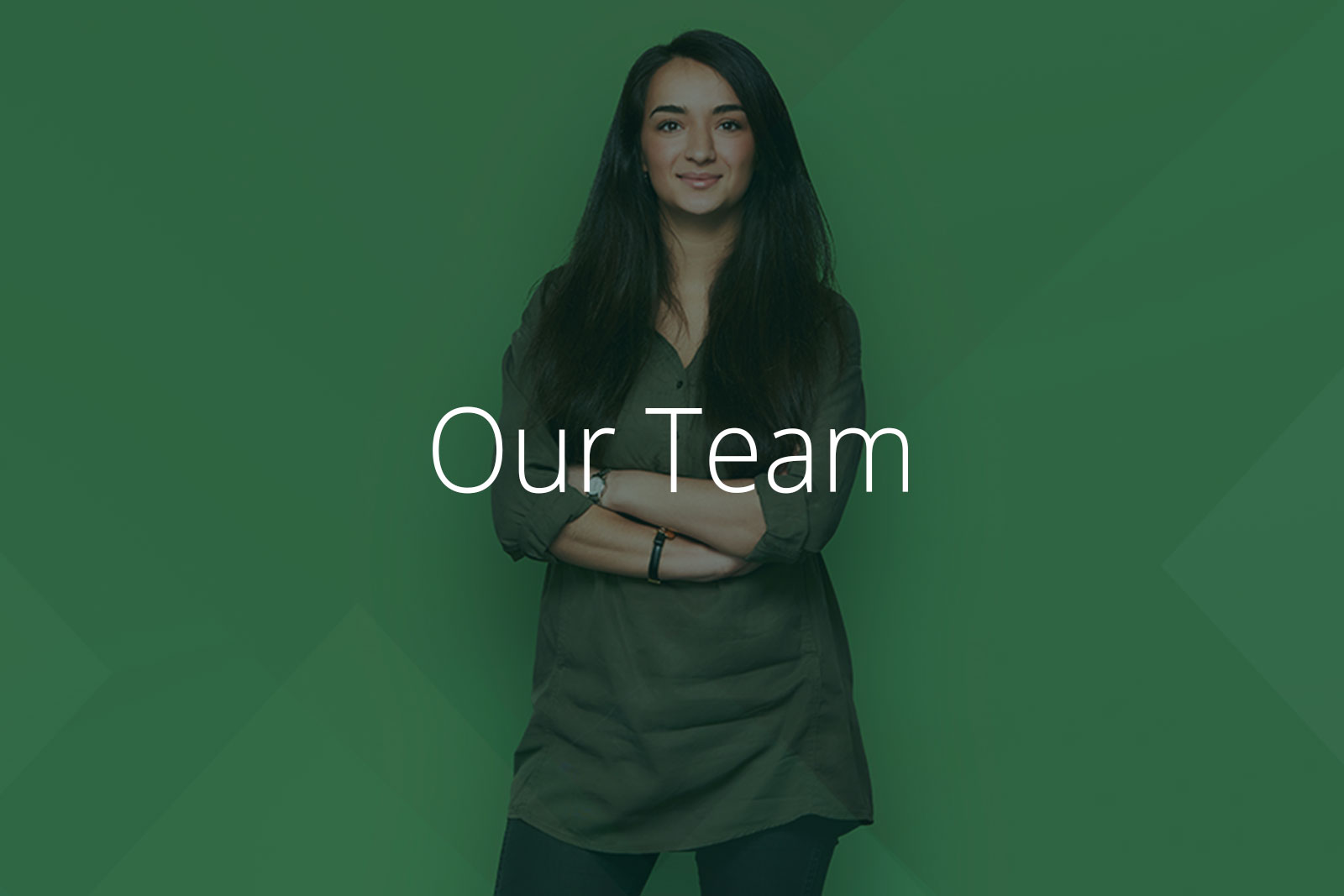 Portrait employee, green background
